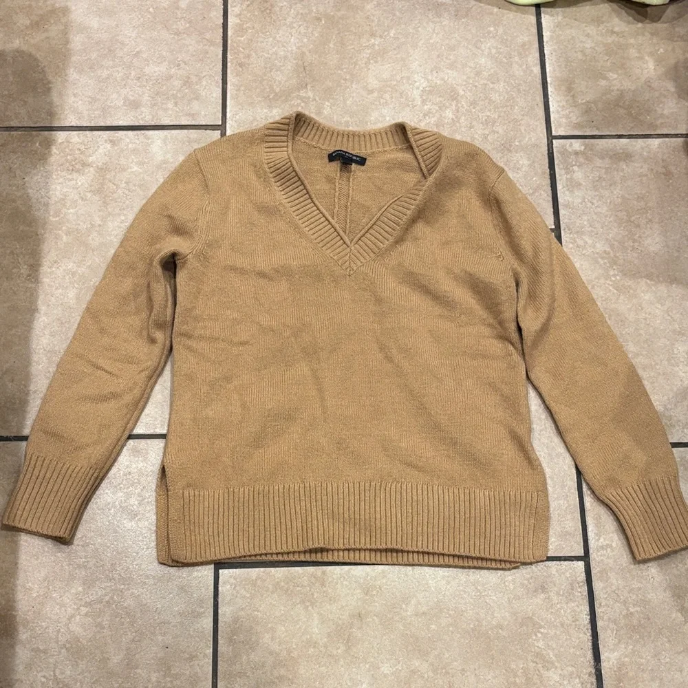 Banana Republic Tan V-Neck Sweater - Picture 1 of 4